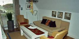Bild des Wohnzimmers der Ferienwohnung 13 a im Ferienhaus Hohe Duene Borkum.