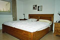 Bild: Schlafzimmer der Ferienwohnung Randzelstrasse 13b
